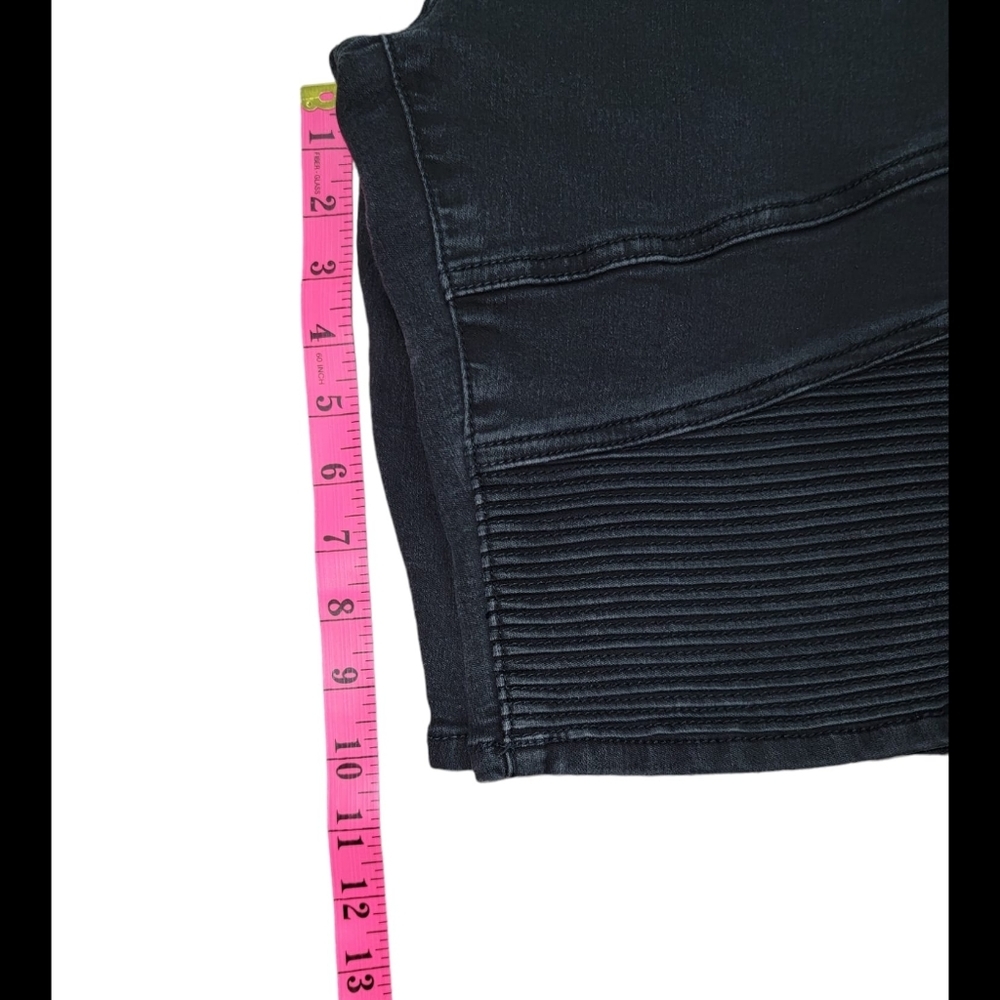 (M) Guess Moto Shorts (Men) - Picture 5 of 9